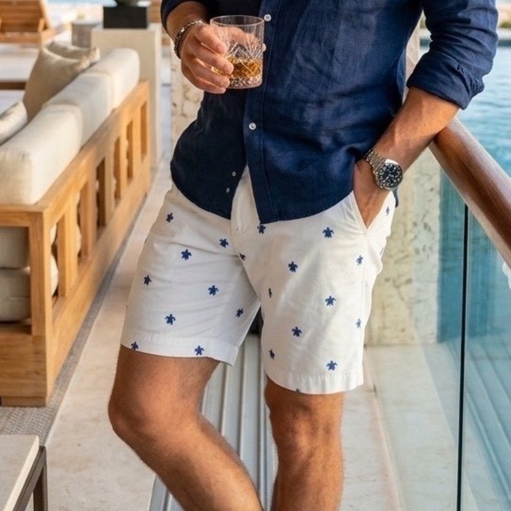 Tommy Hilfiger White Blue Embroidered Sea Turtle Chino Shorts Classic Fit - 34